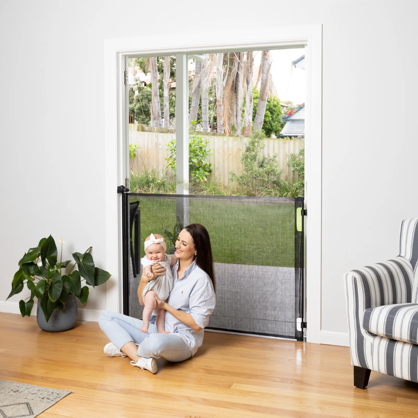 Easy Fit Retractable Baby Gate | Extra Tall | 1.8m W x 1.04m H - Image 5
